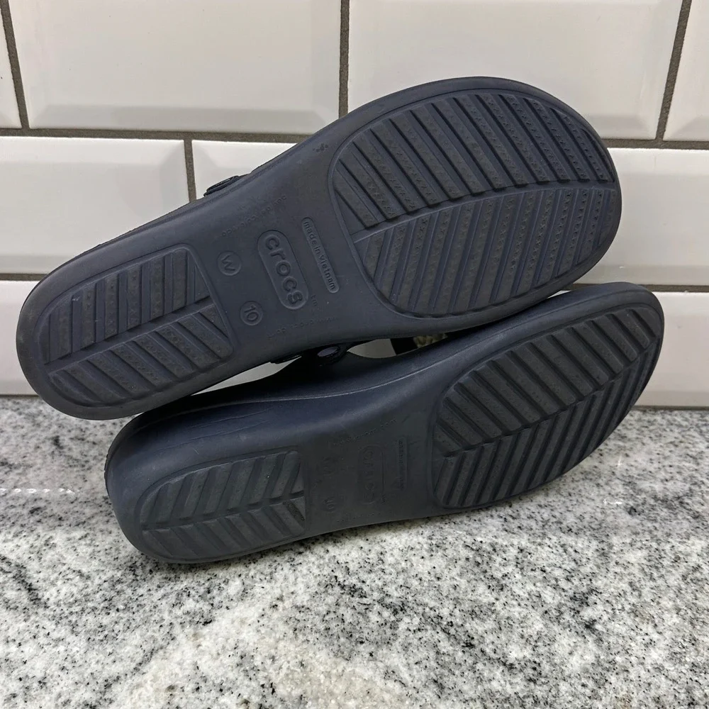 Crocs Women 10 Sanrah Hammered Circle Wedge Flip Flops Navy Grey Metallic Boho